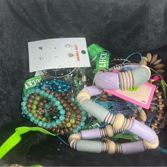 5 pounds of craft jewelry bundle vintage to current for repurpose - Picture 10 of 14